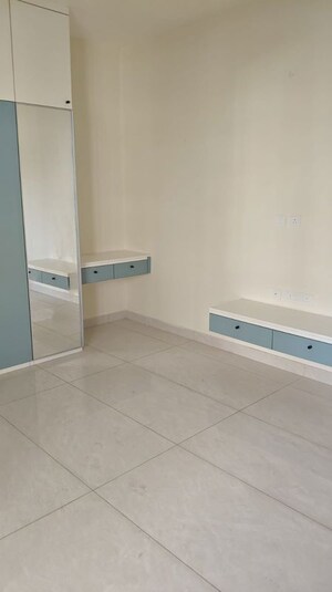 Room in 3 BHK Apartment at Prestige Beverly Hills, Kokapet – for Rent