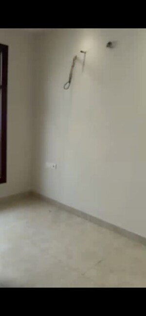 Room in 3 BHK Builder Floor at BPTP District Faridabad, Sector 81 – for Rent