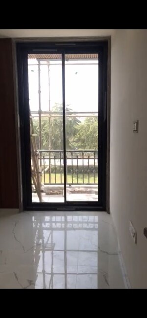 Room in 3 BHK Builder Floor at BPTP District Faridabad, Sector 81 – for Sale