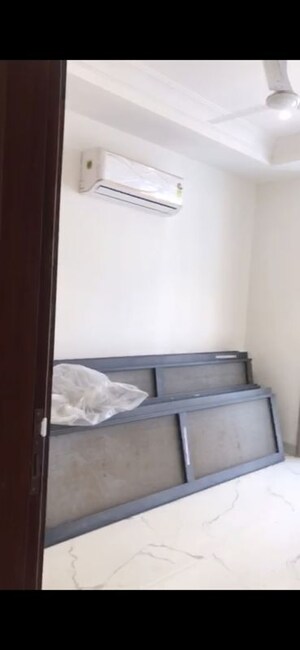 Bathroom in 3 BHK Builder Floor at BPTP District Faridabad, Sector 81 – for Sale