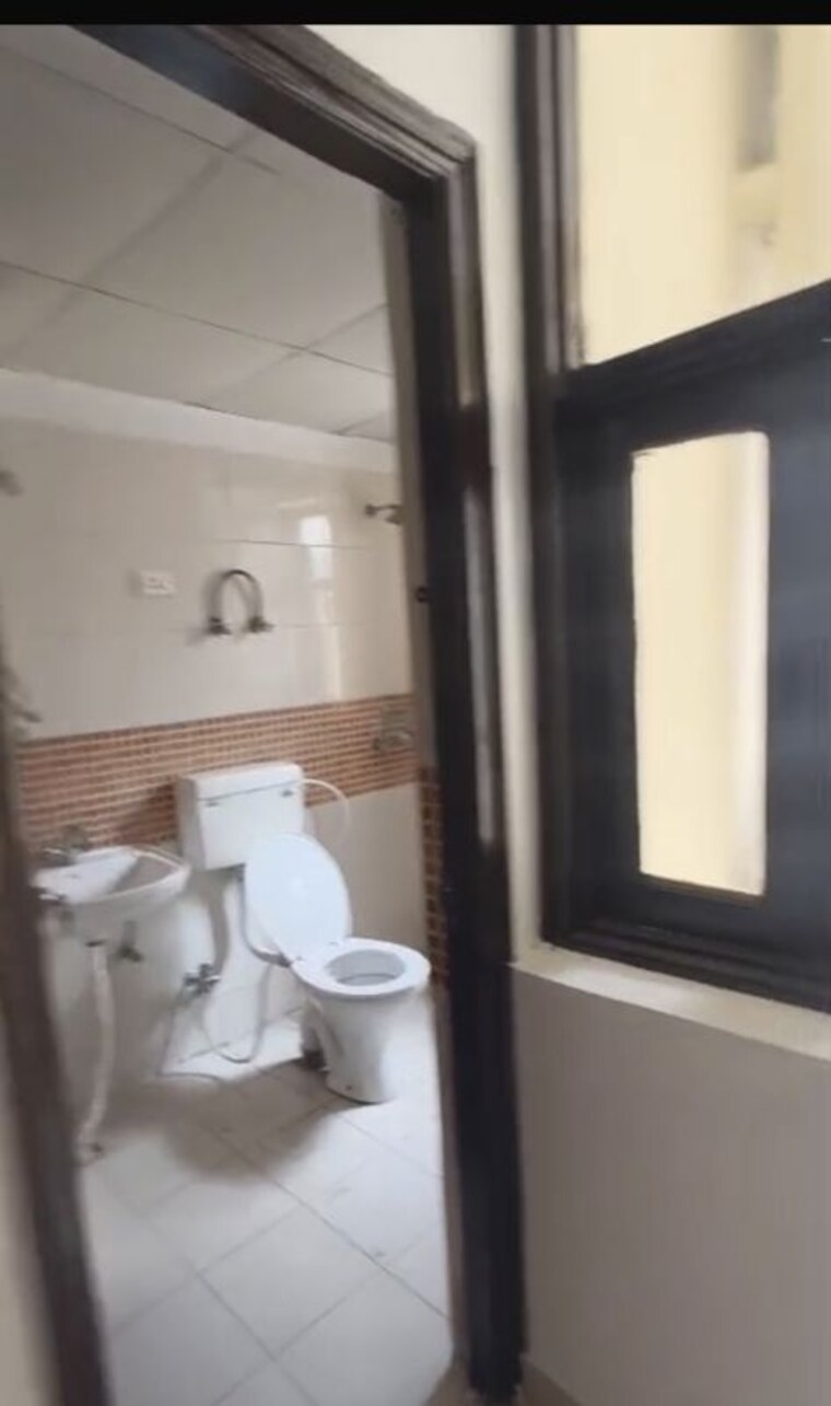 Bathroom, emenox-brave-hearts 3.5 Bedroom 1480 Sq.Ft. Apartment In Raj Nagar Extension Ghaziabad 10457780