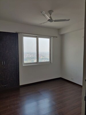 Room in 2 BHK Apartment at 3C Lotus Zing, Sector 168 – for Rent