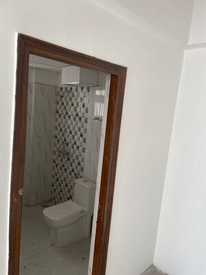 Room in 3.5 BHK Apartment at Rishita Mulberry Heights, Sushant Golf City – for Rent