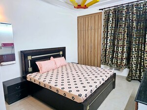 Bedroom in 4 BHK Builder Floor at Ardee City, Sector 52 – for Rent