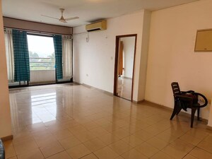 Room in 4 BHK Apartment at Mahindra Lifespace Le Mirage, Boat Club Road – for Sale