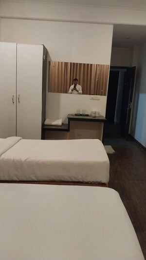 Bedroom in  Pg at Islampur – for Rent