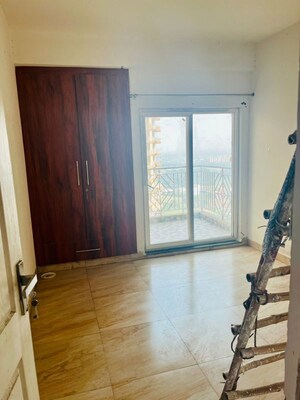 Room in 3 BHK Apartment at Migsun Twiinz, Eta Ii Greater Noida – for Rent