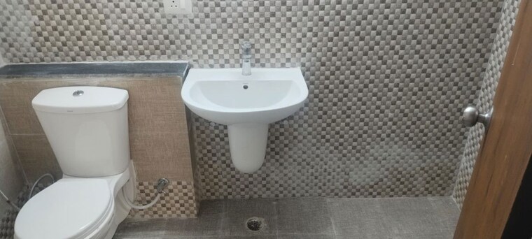 Bathroom, shri-radha-sky-gardens 2 Bedroom 1200 Sq.Ft. Apartment In Sector 16b Greater Noida Greater Noida 10457866