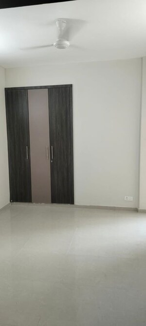 Room in 2 BHK Apartment at Shri Radha Sky Gardens, Sector 16b Greater Noida – for Rent
