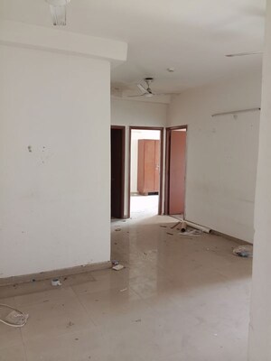 Room in 2.5 BHK Apartment at Mahagun Mywoods, Sector 16c Greater Noida – for Rent