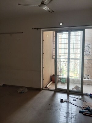 Room in 2.5 BHK Apartment at Mahagun Mywoods, Sector 16c Greater Noida – for Rent