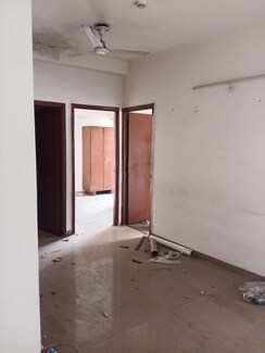 2.5 BHK + Study Room Apartment For Rent in Mahagun Mywoods
