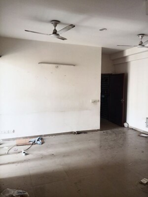 Room in 2.5 BHK Apartment at Mahagun Mywoods, Sector 16c Greater Noida – for Rent