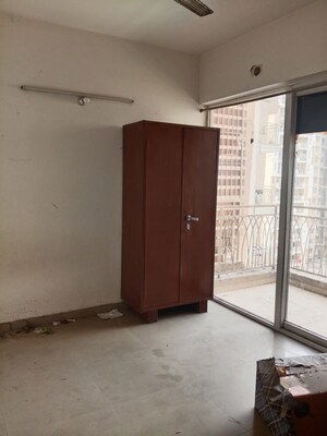 Room in 2.5 BHK Apartment at Mahagun Mywoods, Sector 16c Greater Noida – for Rent