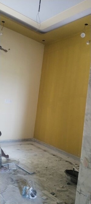 Room in 4 BHK Independent House at Salarpur Jalalpur – for Sale