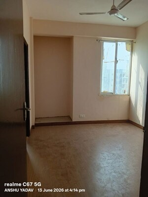 Room in 3 BHK Apartment at Amrapali O2 Valley, Tech Zone 4 Greater Noida – for Sale