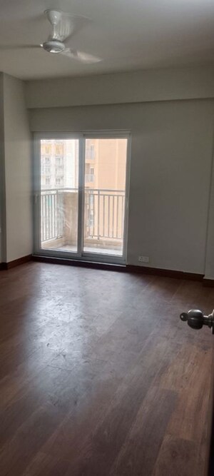 Room in 3 BHK Apartment at Supertech Eco Village II, Sector 16b Greater Noida – for Rent