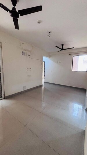 Room in 2.5 BHK Apartment at CRC Sublimis, Sector 1 Greater Noida – for Rent