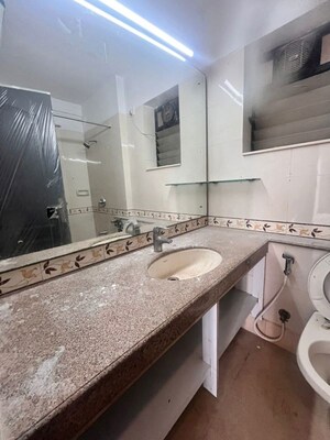 Attached Bathroom in  Apartment at Lokhandwala Complex – for Rent