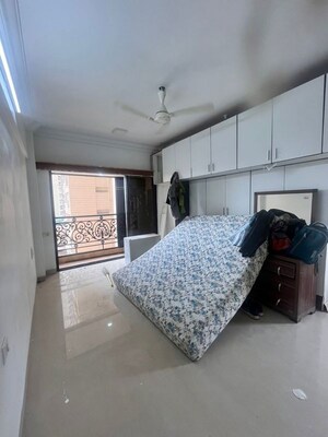 Bedroom in  Apartment at Lokhandwala Complex – for Rent