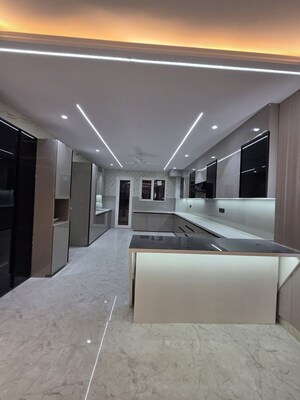 Building Lobby in 4 BHK Builder Floor at Green Fields Colony – for Sale