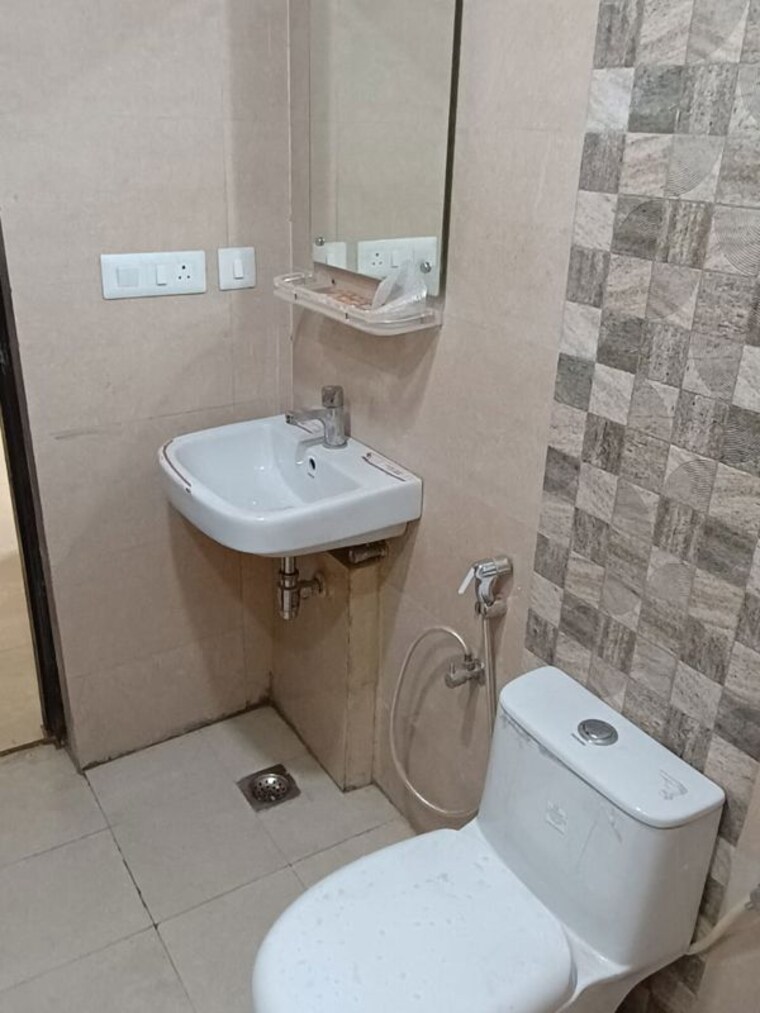 Bathroom, signature-global-park 2 Bedroom 845 Sq.Ft. Builder Floor In Sohna Sector 36 Gurgaon 10457913