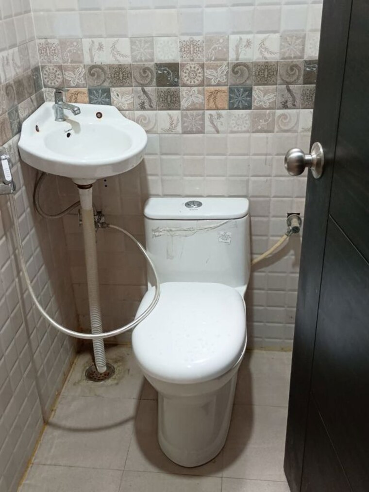 Bathroom, signature-global-park 2 Bedroom 845 Sq.Ft. Builder Floor In Sohna Sector 36 Gurgaon 10457913