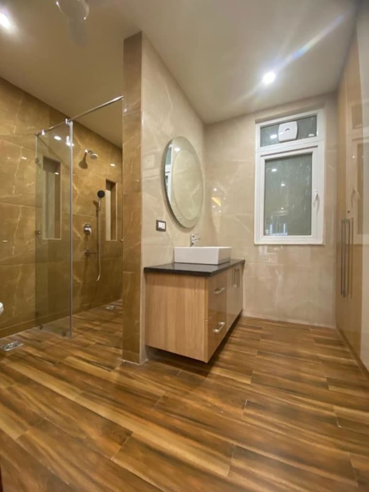 Bathroom, dlf-express-greens 4 Bedroom 300 Sq.Yd. Apartment In Manesar Sector 1a Gurgaon 10457916