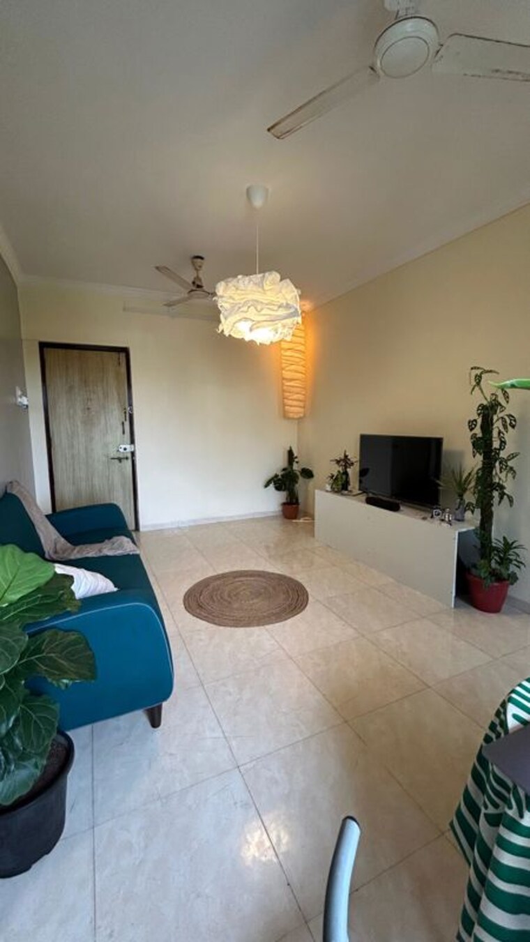 Living Room, seven bunglow  700 Sq.Ft. Apartment In Seven Bunglow Mumbai 10452104