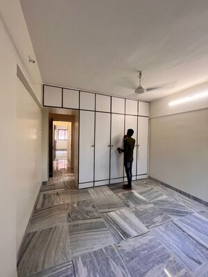Room in  Apartment at Andheri West – for Rent