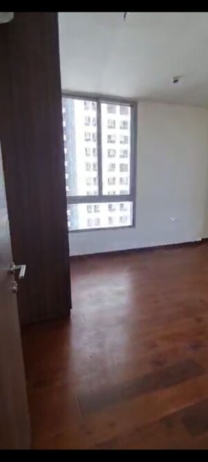 Room in 3 BHK Apartment at Piramal Vaikunth, Balkum Pada – for Sale