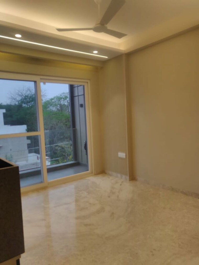 Room, sushant lok i 3 Bedroom 215 Sq.Yd. Builder Floor In Sushant Lok I Gurgaon 10458012