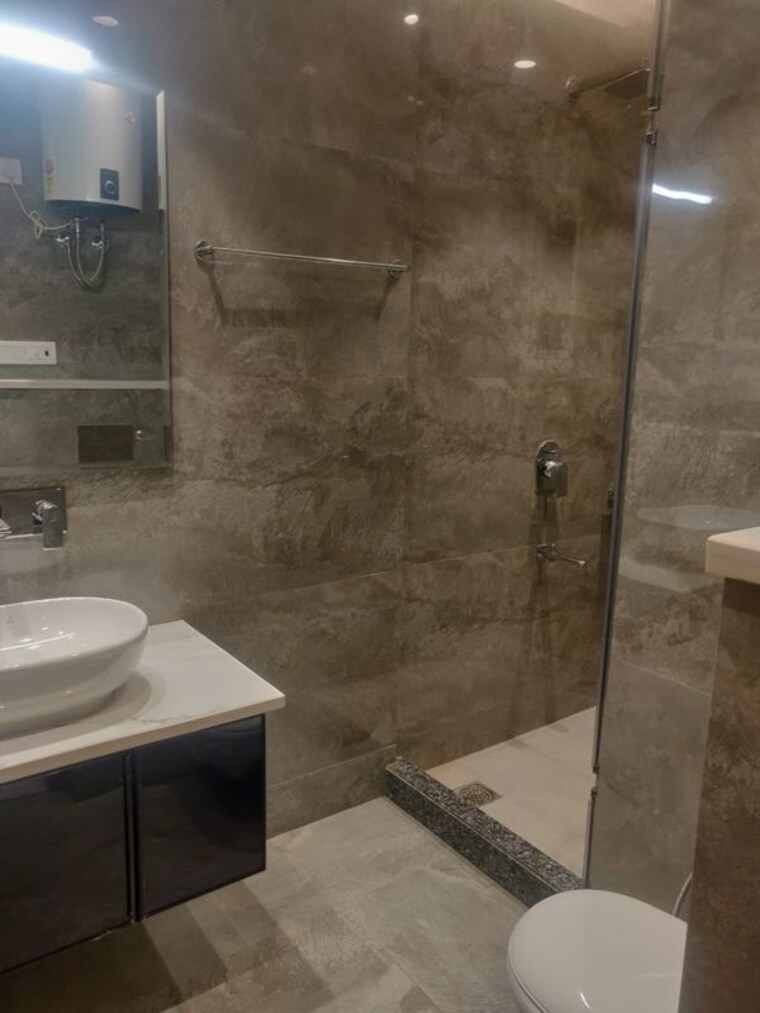 Bathroom, sushant lok i 3 Bedroom 215 Sq.Yd. Builder Floor In Sushant Lok I Gurgaon 10458012