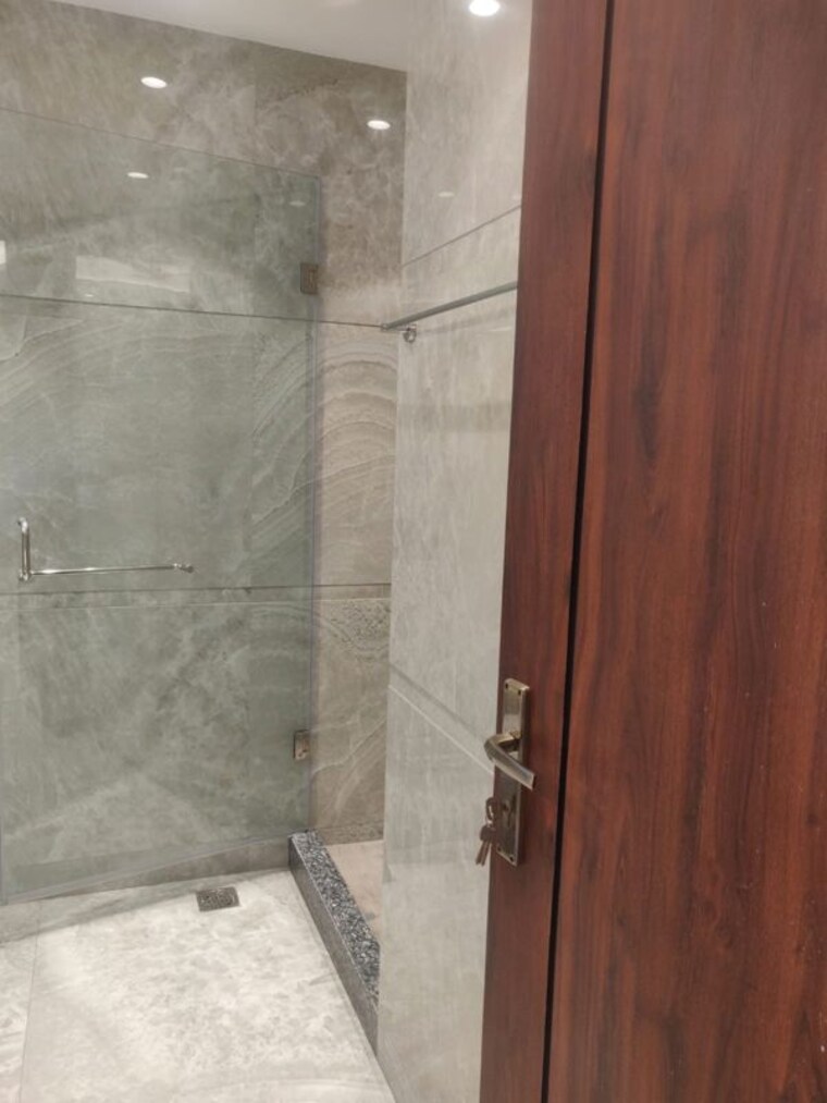 Bathroom, sushant lok i 3 Bedroom 215 Sq.Yd. Builder Floor In Sushant Lok I Gurgaon 10458012
