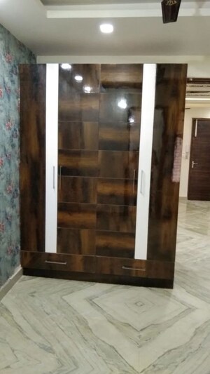 Room in 2 BHK Builder Floor at Dwarka Mor – for Rent