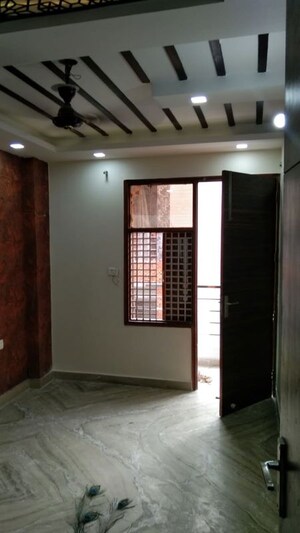 Room in 2 BHK Builder Floor at Dwarka Mor – for Rent