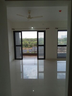 Room in 2 BHK Apartment at Kumar Palmspring Towers, Undri – for Rent