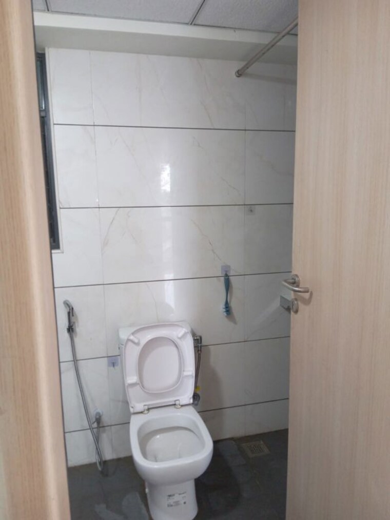 Bathroom, kumar-palmspring-towers 2 Bedroom 950 Sq.Ft. Apartment In Undri Pune 10458036