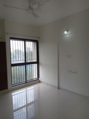 Room in 2 BHK Apartment at Kumar Palmspring Towers, Undri – for Rent