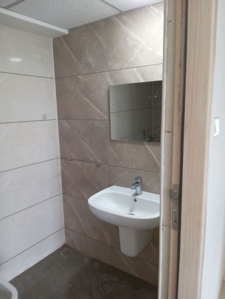 Bathroom, kumar-palmspring-towers 2 Bedroom 950 Sq.Ft. Apartment In Undri Pune 10458036