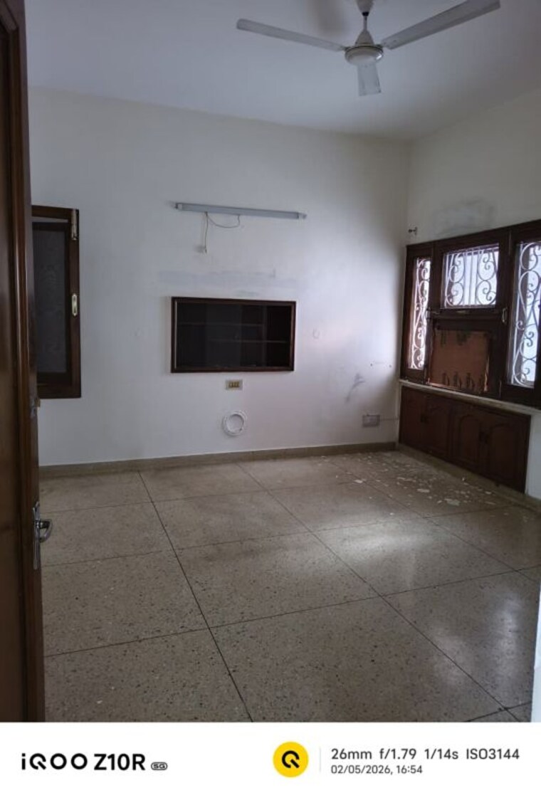 Room, naraina 3 Bedroom 200 Sq.Yd. Builder Floor In Naraina Delhi 10458043