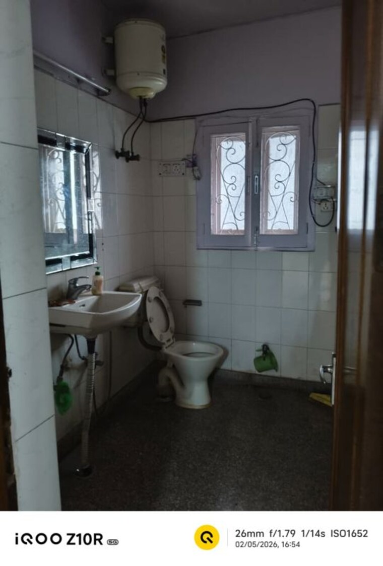 Bathroom, naraina 3 Bedroom 200 Sq.Yd. Builder Floor In Naraina Delhi 10458043