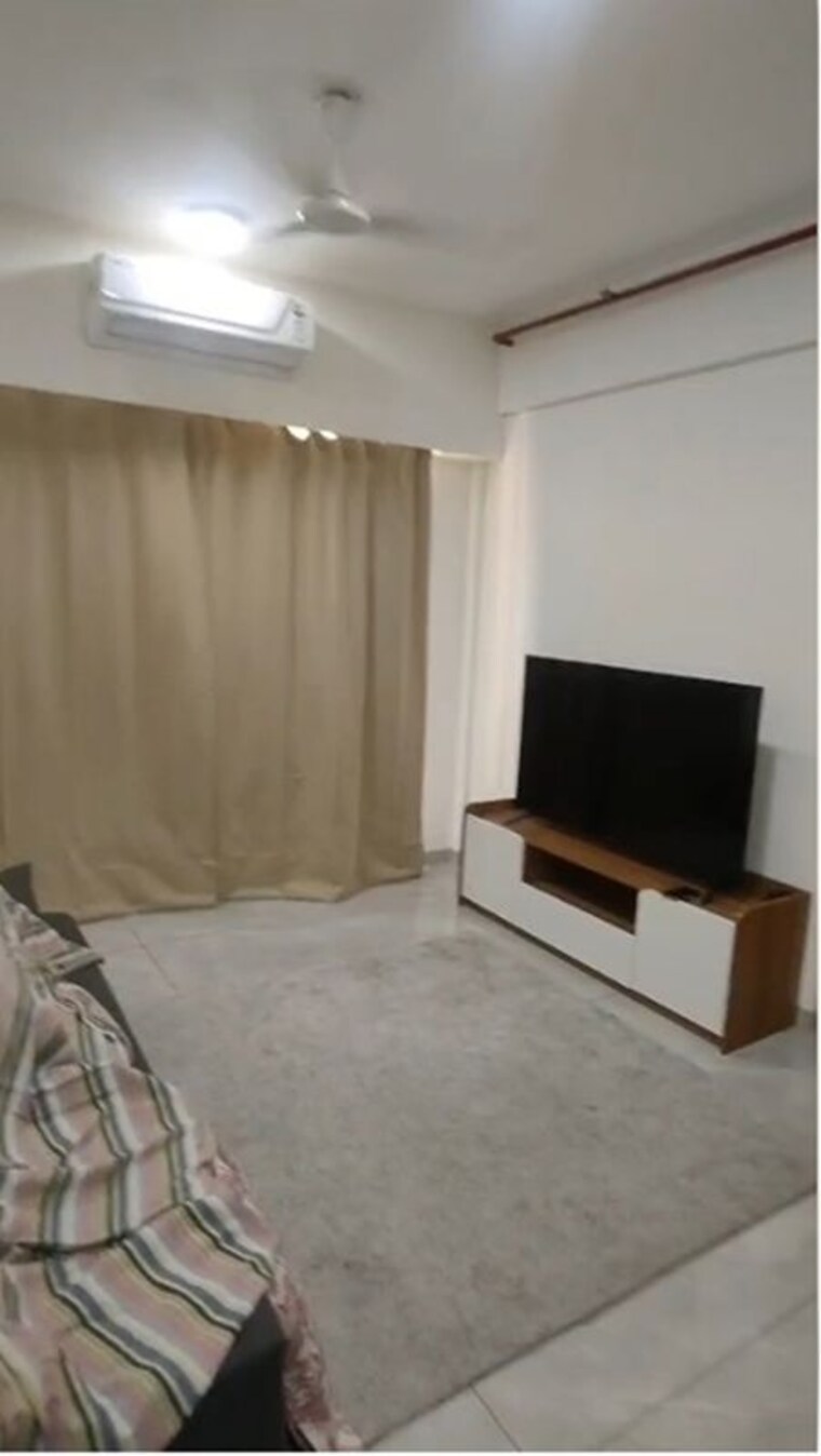 Living Room, hubtown-seasons 2 Bedroom 845 Sq.Ft. Apartment In Chembur Mumbai 10458065