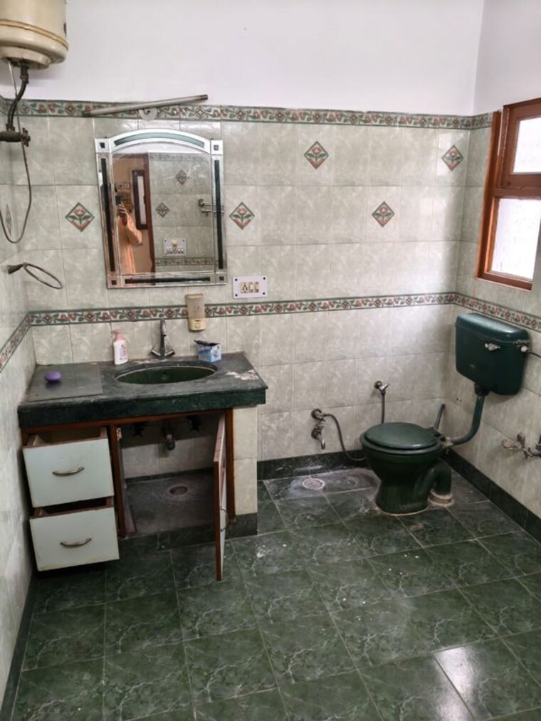 Washroom, naraina 3 Bedroom 200 Sq.Yd. Builder Floor In Naraina Delhi 10458104