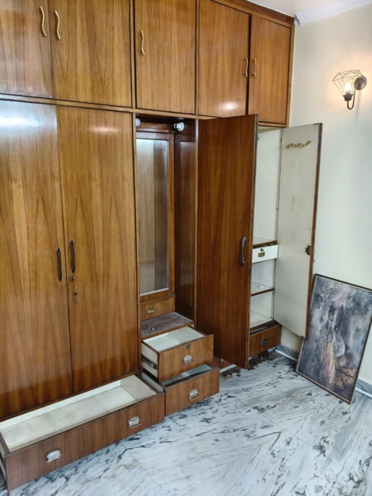undefined, naraina 3 Bedroom 200 Sq.Yd. Builder Floor In Naraina Delhi 10458104