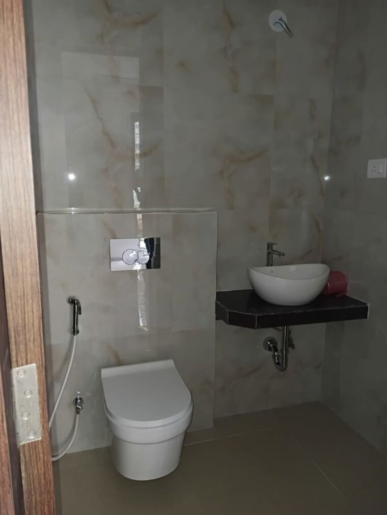 Bathroom, raymond-realty-phase-ii 2 Bedroom 675 Sq.Ft. Apartment In Pokhran Road No Two Thane 10458110