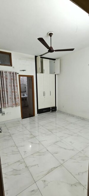 Building Lobby in 2.5 BHK Villa at Sector 23 – for Rent