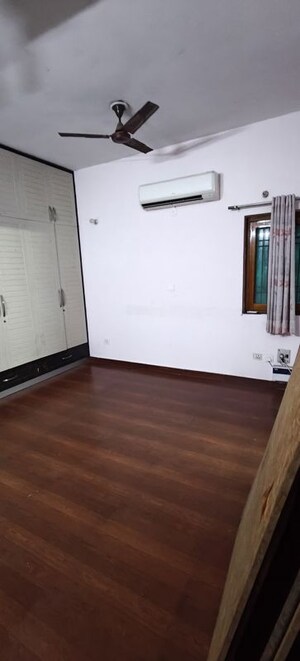 Room in 2.5 BHK Villa at Sector 23 – for Rent
