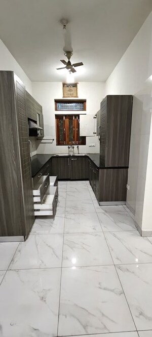 Building Lobby in 2.5 BHK Villa at Sector 23 – for Rent