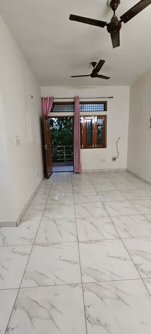 Room in 2.5 BHK Villa at Sector 23 – for Rent